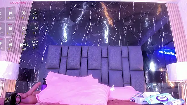 BustyGlow live XXX chat