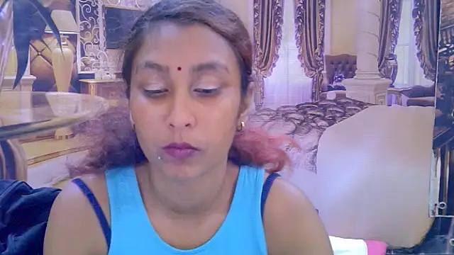 IndianSexyButt Adlı Modelin Canlı XXX Sohbeti