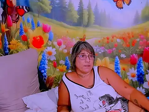 indianroxy's Live XXX Chat