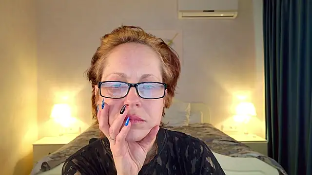 LioraWeiss' Live XXX Chat