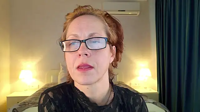 LioraWeiss' Live XXX Chat