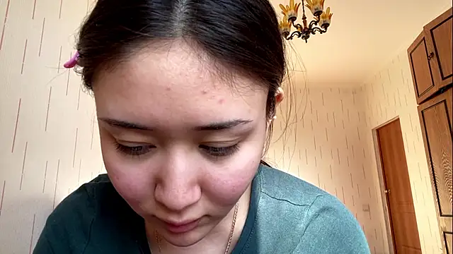 YourMiIa Adlı Modelin Canlı XXX Sohbeti