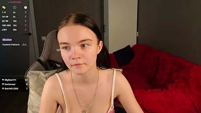 emmywoods Adlı Modelin Canlı XXX Sohbeti