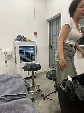 Chat +18 de Ivy_Trix2 ao vivo