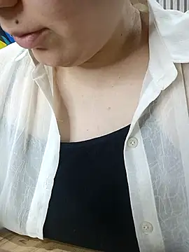 XXX chat uživo modela Emi_hot1