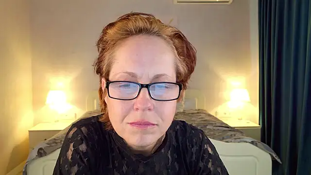 LioraWeiss: απευθείας συνομιλία ΧΧΧ