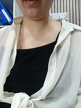 Emi_hot1 即時 XXX 聊天