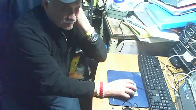 Chat +18 de nonnomaturobisex ao vivo