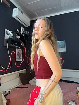 Chat +18 de MilaMoone ao vivo