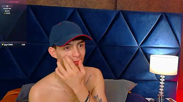 Chat XXX en directo de Logan_Woods