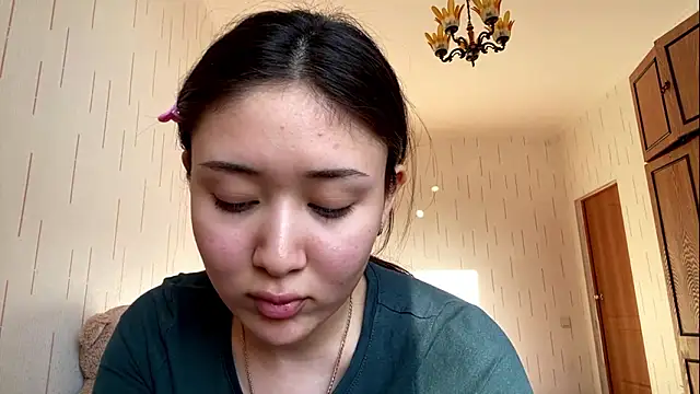 YourMiIa élő XXX-chatje