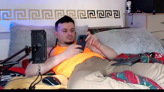 FuckToyBoy69 élő XXX-chatje