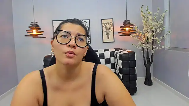 Chat XXX en directo de Mia_Curvyy