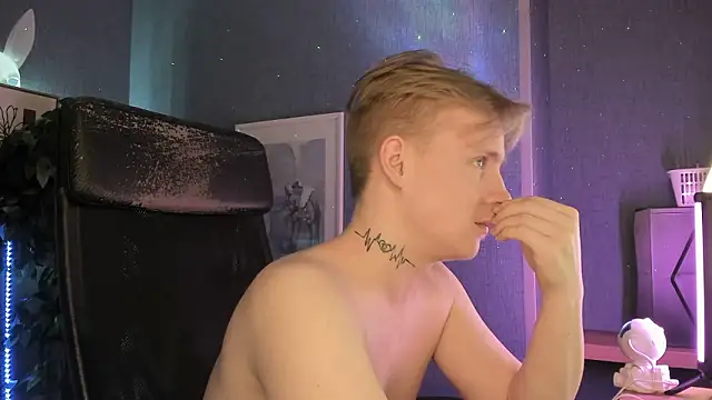 XXX chat uživo modela AlexxSweet