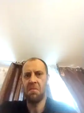 MaxDevilWhite 即時 XXX 聊天