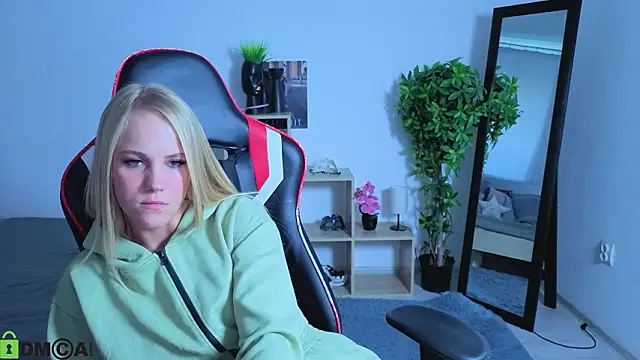 Emmi_crystal: онлайн-секс-чат