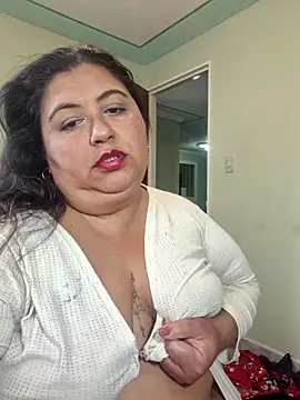 Онлайн чат XXX curvy_diva_