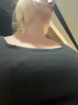 RonnieKiss Chat XXX in diretta