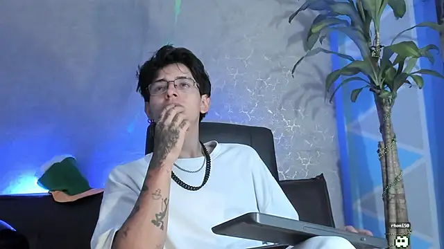 Angel_scott2 即時 XXX 聊天