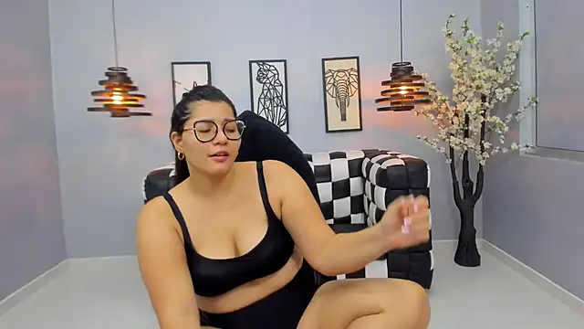 Mia_Curvyy 现场XXX聊天