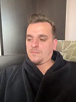 Huge_cock22cmのウェブカメラショー