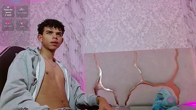 keahi_tay: διαδικτυακό σόου στην κάμερα