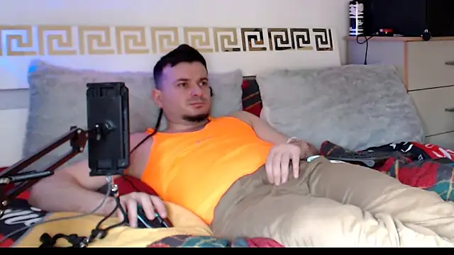 FuckToyBoy69 élő XXX-chatje