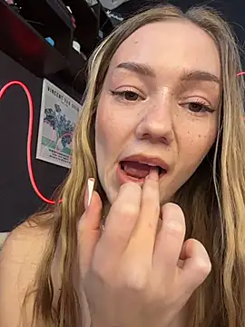 MilaMooneのライブXXXチャット