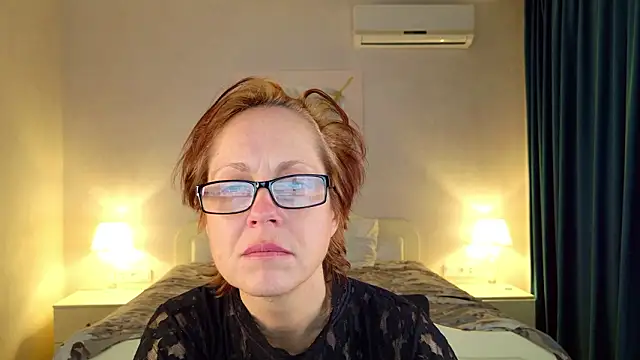 LioraWeiss: онлайн-секс-чат