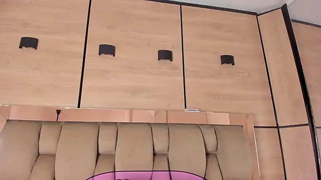 karol_lewiss' Live XXX Chat