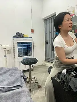 Ivy_Trix2's Live XXX Chat