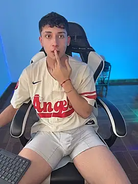 oliver_kyy – Kamerová šou