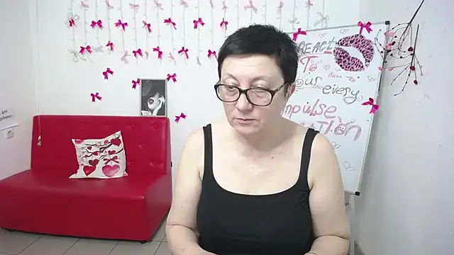 EmilyL0ve Chat XXX in diretta