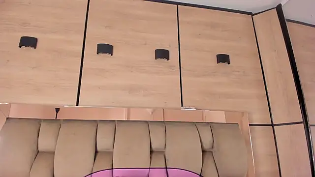 karol_lewiss' Live XXX Chat