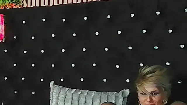 Chat +18 de InannaStar ao vivo