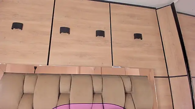 karol_lewiss 现场XXX聊天