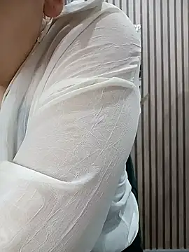 Emi_hot1のライブXXXチャット