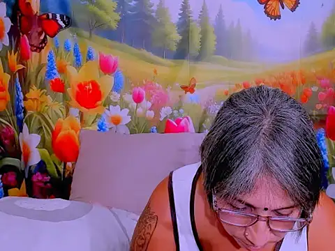 indianroxy's Live XXX Chat