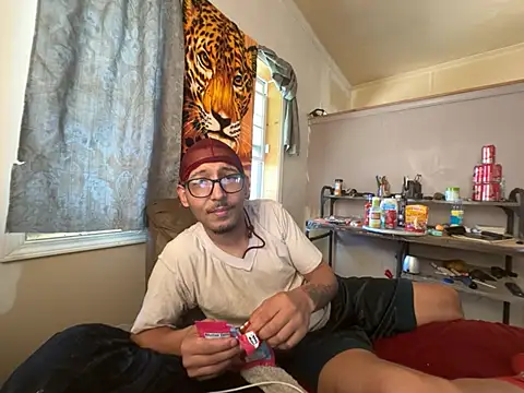 ThrowedWorldWide 即時 XXX 聊天