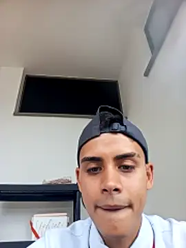 totoro_239 Show in webcam