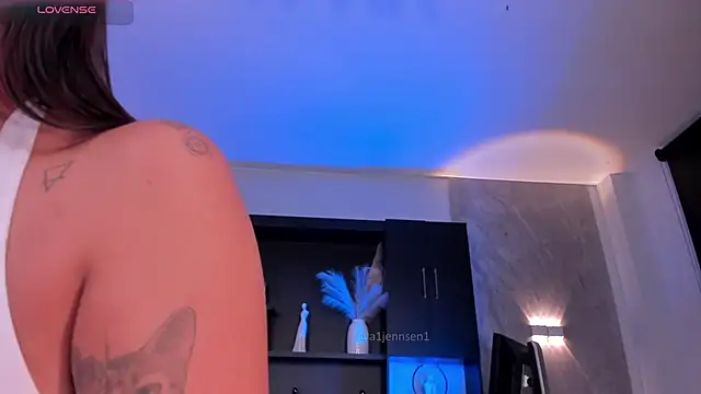 AllyJensen élő XXX-chatje