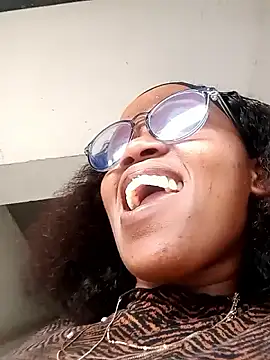 Babymomma98 élő XXX-chatje