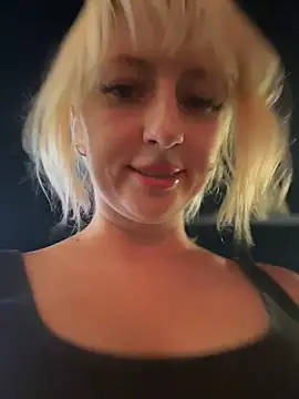 RonnieKiss Adlı Modelin Canlı XXX Sohbeti