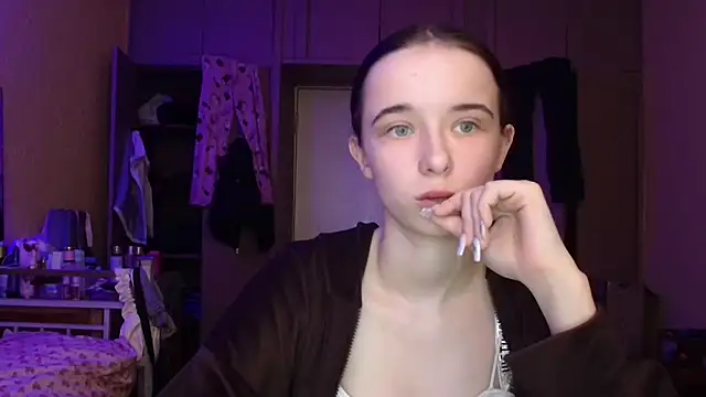 Emilia_Light live XXX chat