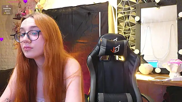 sunny_luna élő XXX-chatje