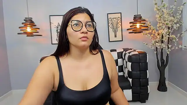 Mia_Curvyy Live XXX-chat