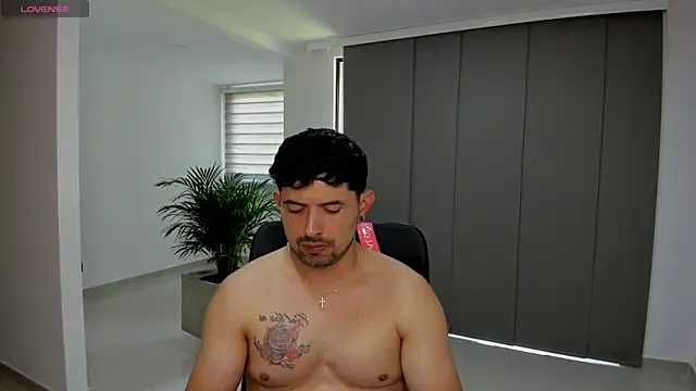 TroyeSavage live XXX chat