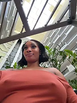 ___Nessa Show in webcam