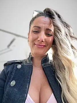 adya-aly's Live XXX Chat