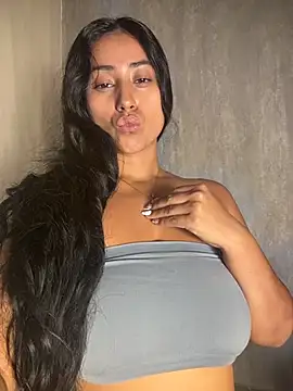 Valentinne_z Adlı Modelin Canlı XXX Sohbeti